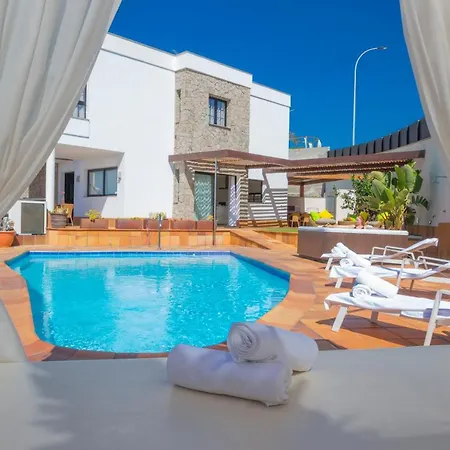 Villa Amadores N2 *